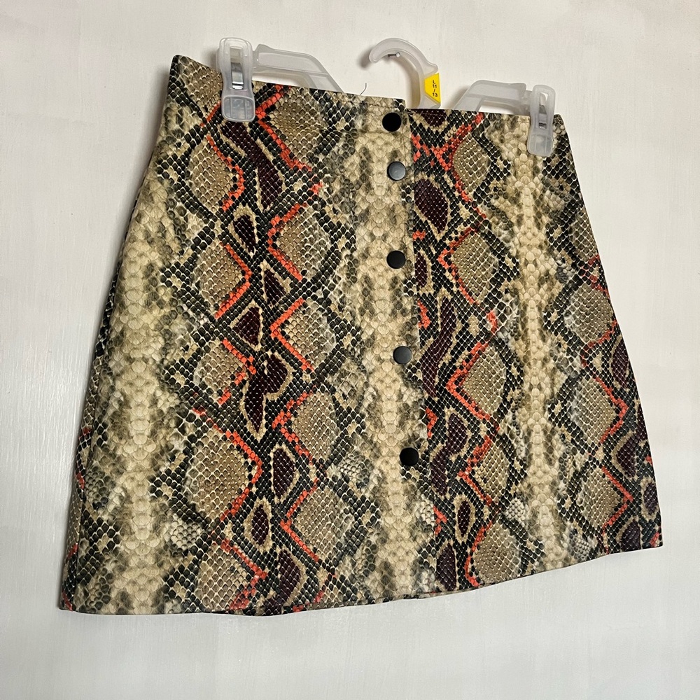 Snakeprint skirt